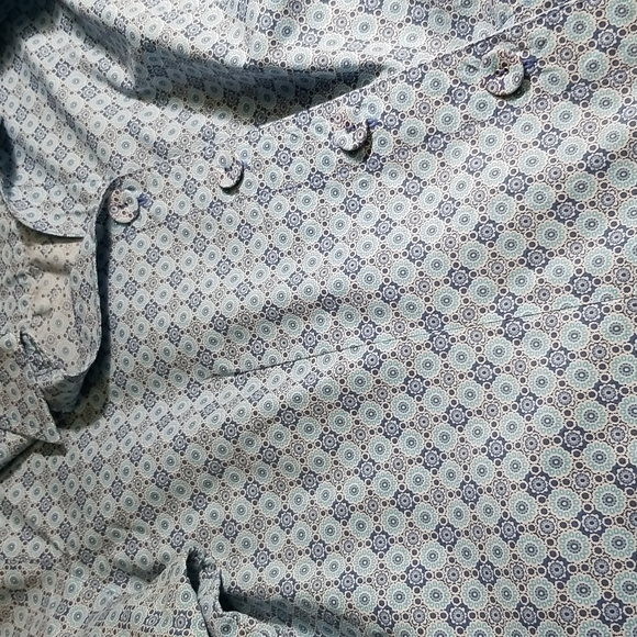 🌼 happy light weight button up blue flowered top - Picture 10 of 11